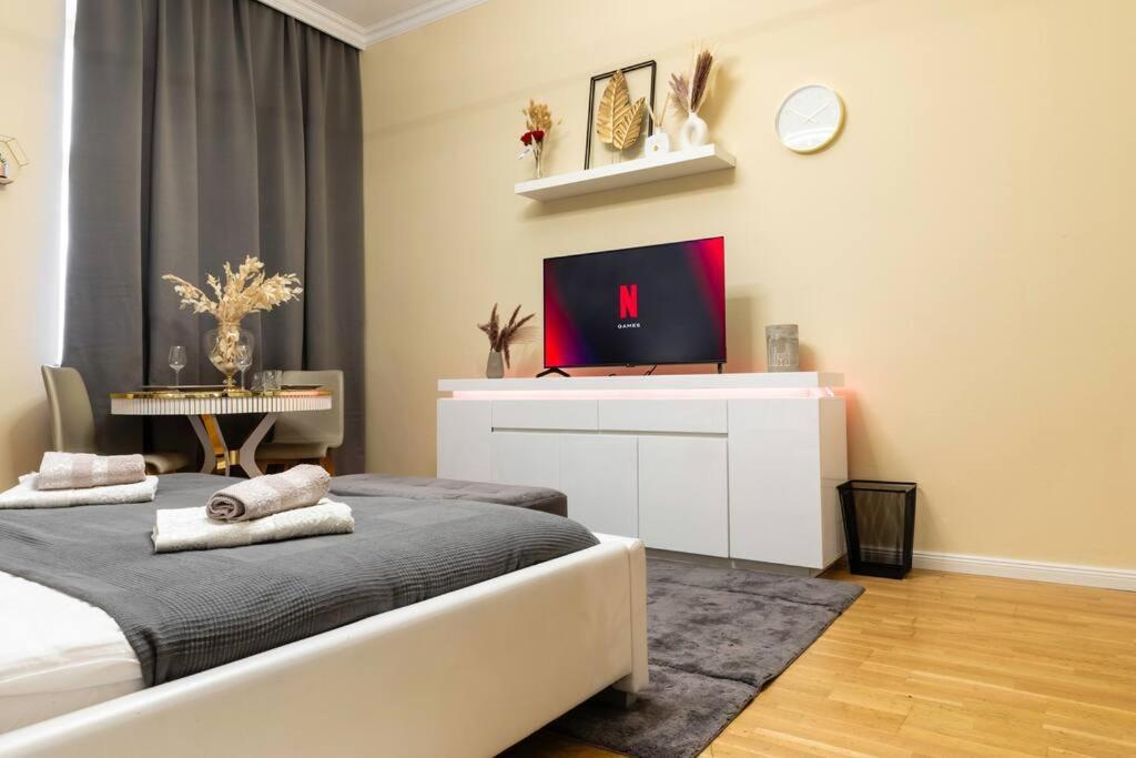 Golden Living In Appartement *