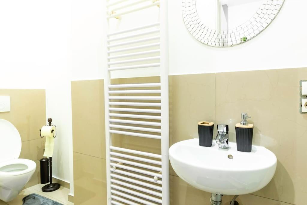 Golden Living In Appartement